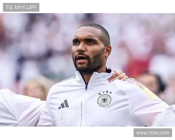 [德甲]于帕梅卡诺回传失误 洪萨克断球打空门.